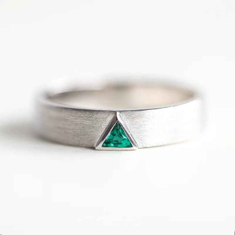 Limited-Stock Jewelry Sale – Once It's Gone, It's Gone Jordan Triangle Lab Emerald Band Limited-Stock Jewelry Sale – Once It's Gone, It's Gone Jordan Triangle Lab Emerald Band