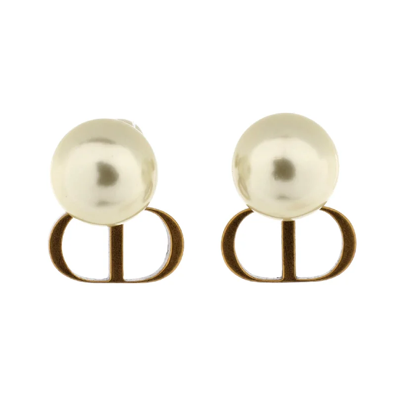 Grab Exquisite Jewelry At The Lowest Prices CD Tribales Stud Earrings Metal with Faux Pearls