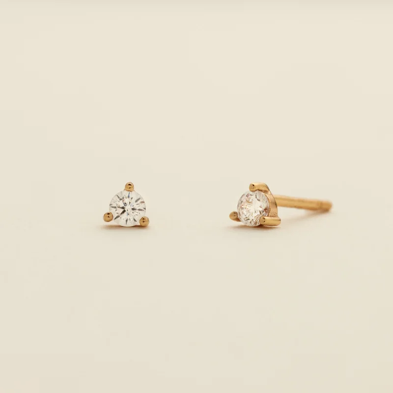 Premium Jewelry At Special Low Prices For A Limited Time Luxe 3-prong Stud Earrings