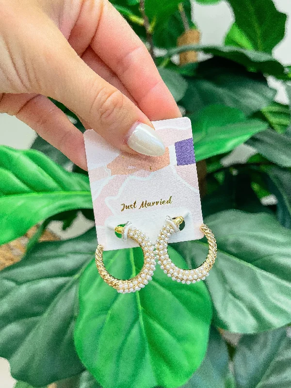 Affordable Glamour – Premium Jewelry At Special Prices Timeless Bridal Pearl Hoop Earrings Affordable Glamour – Premium Jewelry At Special Prices Timeless Bridal Pearl Hoop Earrings