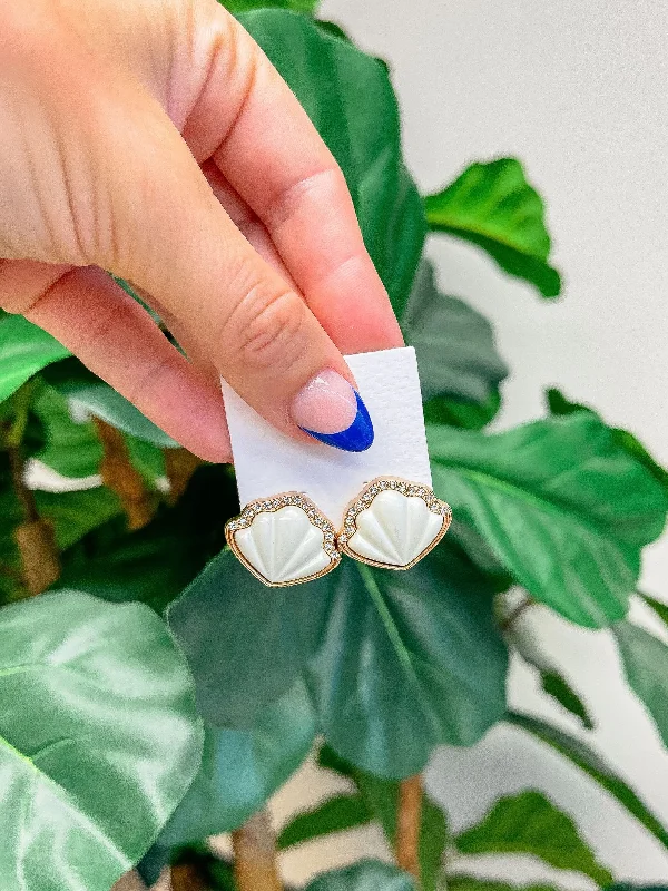 Luxury Meets Affordability – Jewelry Sale Live Now Gold & Glitzy Seashell Statement Studs Luxury Meets Affordability – Jewelry Sale Live Now Gold & Glitzy Seashell Statement Studs