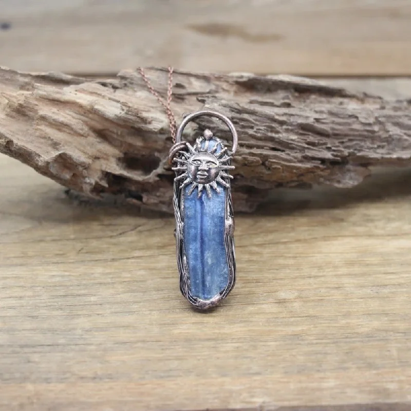 Romantic Heart-Shaped Jewelry For Special Gifts Blue Kyanite Sun Pendant Necklace