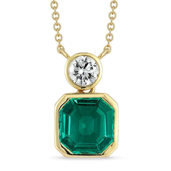 Romantic Heart-Shaped Jewelry For Special Gifts Grown Diamond & Emerald Bezel Necklace in 14K Yellow Gold Romantic Heart-Shaped Jewelry For Special Gifts Grown Diamond & Emerald Bezel Necklace in 14K Yellow Gold
