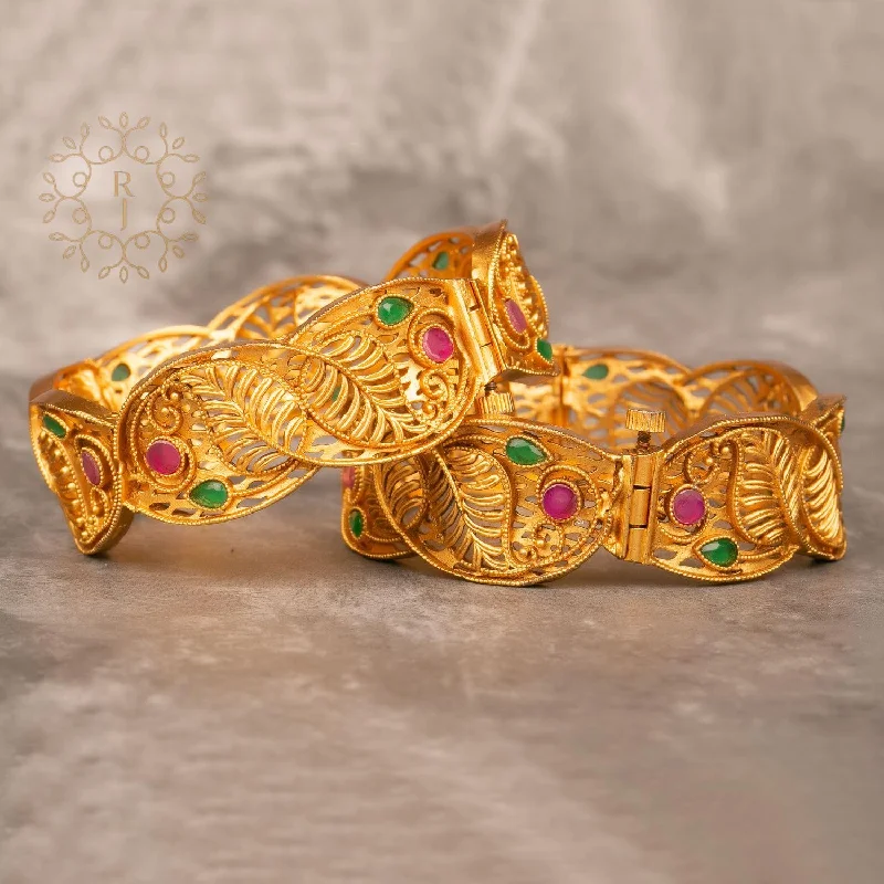 Bestselling Jewelry At Special Promotional Rates Raddhi Jewels Designer Premium Quality Rajwadi Gold Plated Brass Openable Kada/Bangles Set Bestselling Jewelry At Special Promotional Rates Raddhi Jewels Designer Premium Quality Rajwadi Gold Plated Brass Openable Kada/Bangles Set